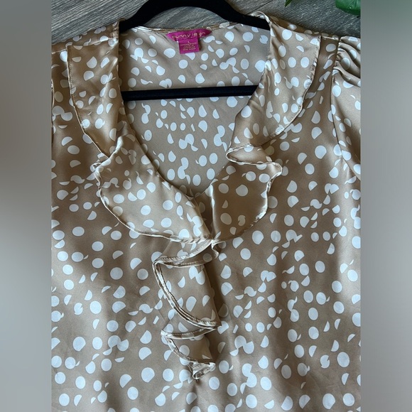 Sunny Leigh Tan and White Ruffle Blouse - Picture 2 of 8